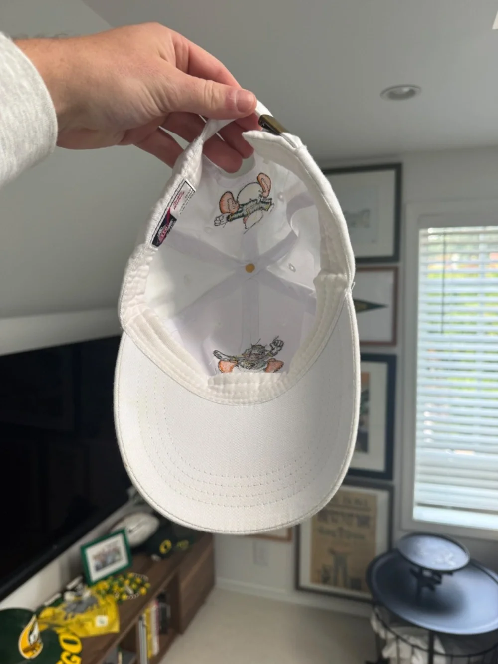 *VINTAGE & RARE* Oregon Ducks x Disney 'Donald Duck' Strapback in White